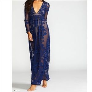 Beautiful dress still with tag.